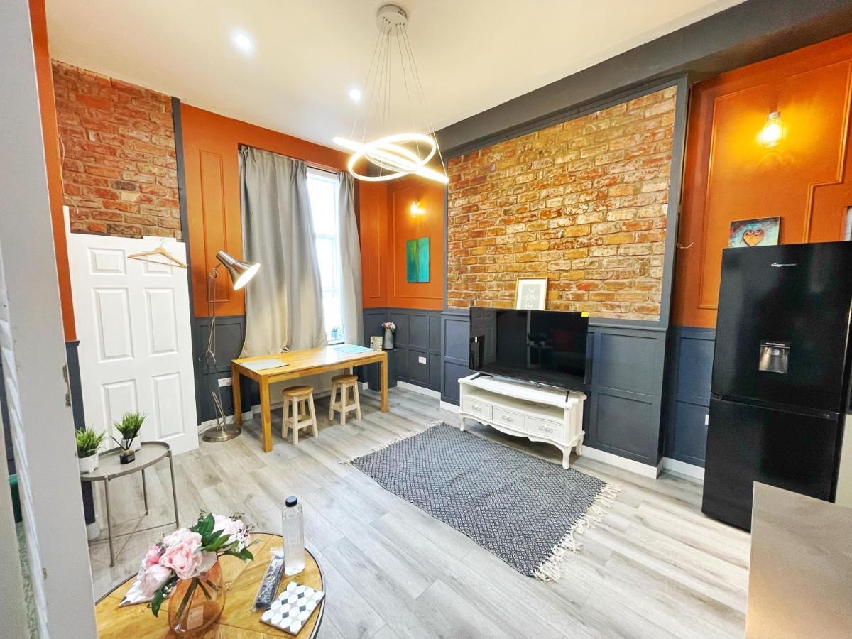 Adeamstays Provides Beautiful Centrally Located 1 And 2 Bed Apartments On Liverpools Boulevard Eksteriør bilde