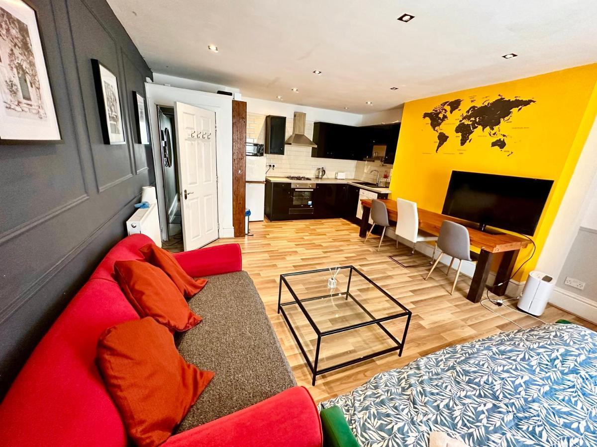 Adeamstays Provides Beautiful Centrally Located 1 And 2 Bed Apartments On Liverpools Boulevard Eksteriør bilde