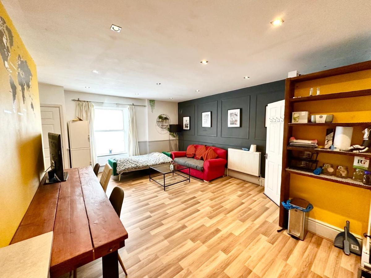 Adeamstays Provides Beautiful Centrally Located 1 And 2 Bed Apartments On Liverpools Boulevard Eksteriør bilde